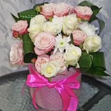 Delicate bouquet hat box shrub roses Delicate bouquet hat box shrub roses